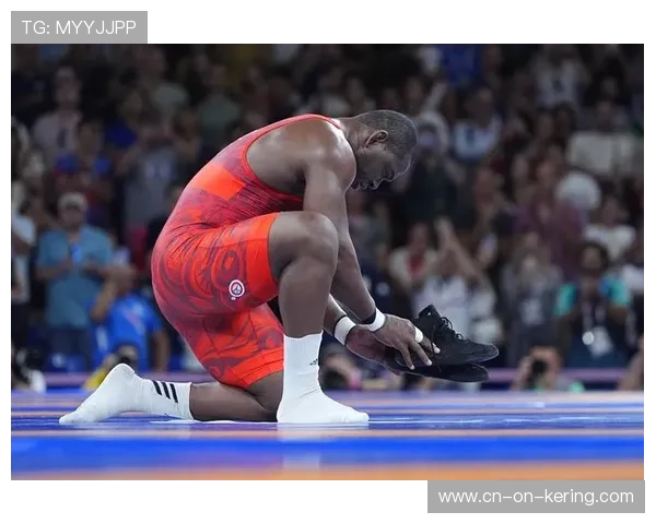 沃尔多・科尔特斯-阿科斯塔戴眼罩庆祝胜利，嘲讽汤姆・阿斯皮纳尔